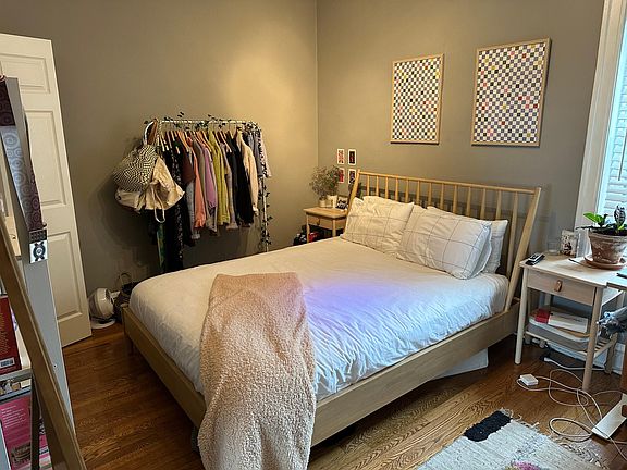 4th image of 546 W Cornelia Ave APT 3E