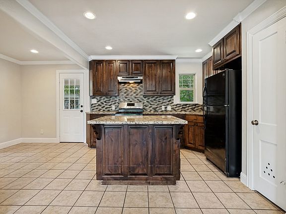 5th image of 9108 Farmer Rd