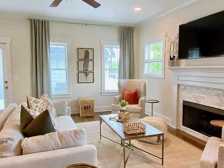 1002A Caldwell Ave — Photo 6