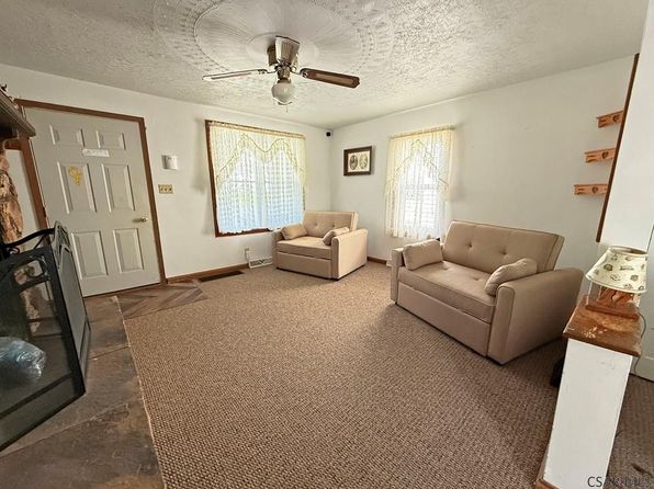 1055 Vine St, Nanty Glo, PA 15943