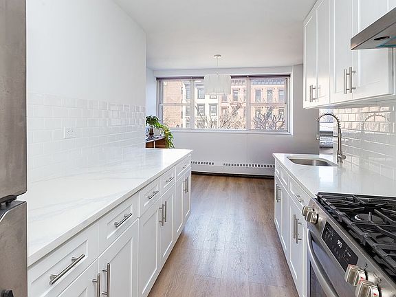 5th image of 75 Henry St APT 1K