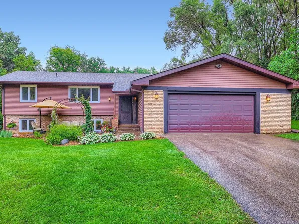5139 Woodhill Rd, Minnetonka, MN 55345