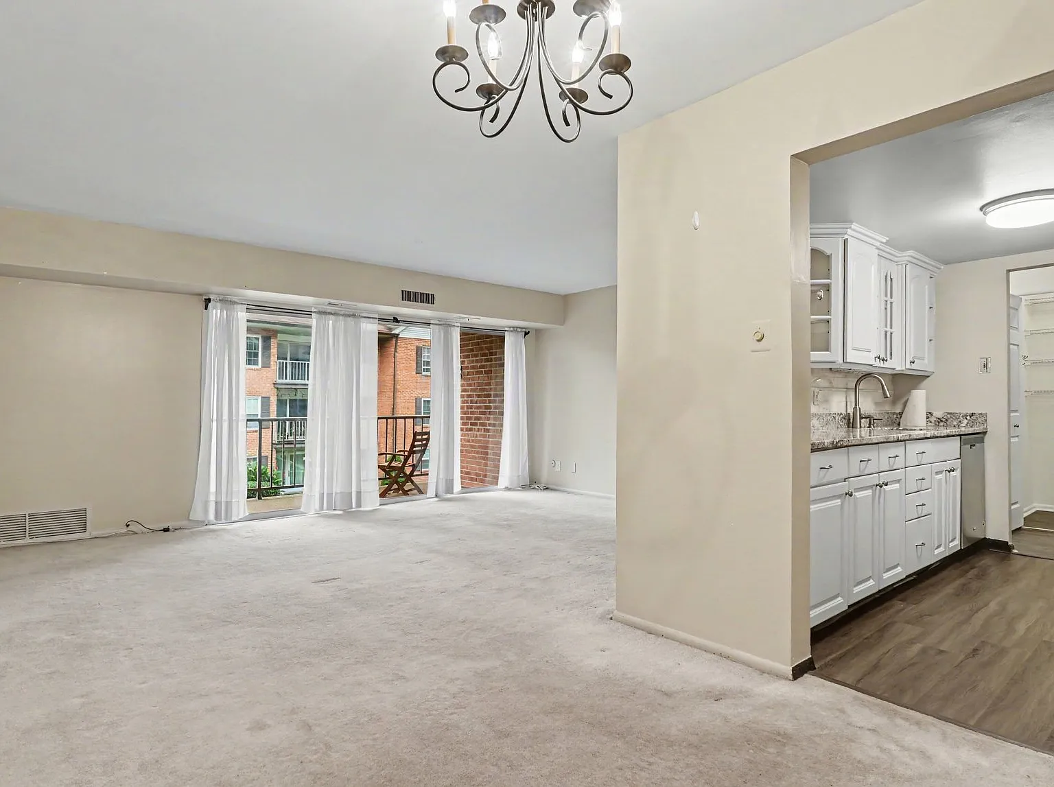 2 bed, 1004 sqft, $2,100 — Photo 4