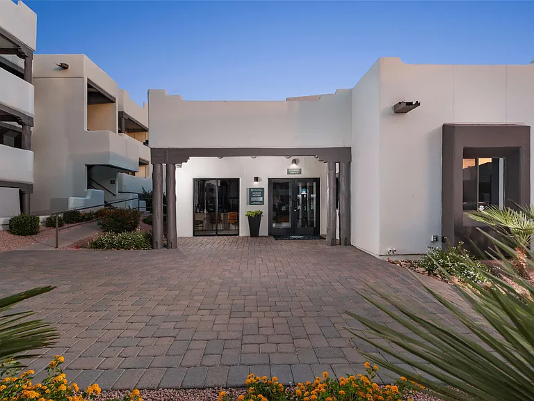 Cortland Scottsdale Mountain — Photo 33