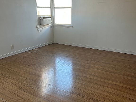 5th image of 132 1/2 N Orlando Ave