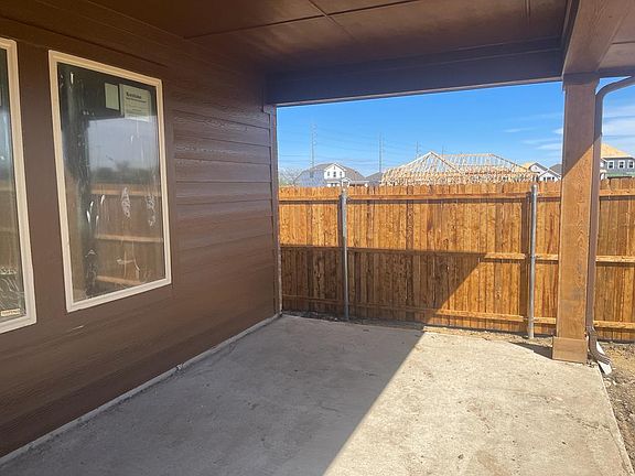 4th image of 1900 Briar Hill Dr