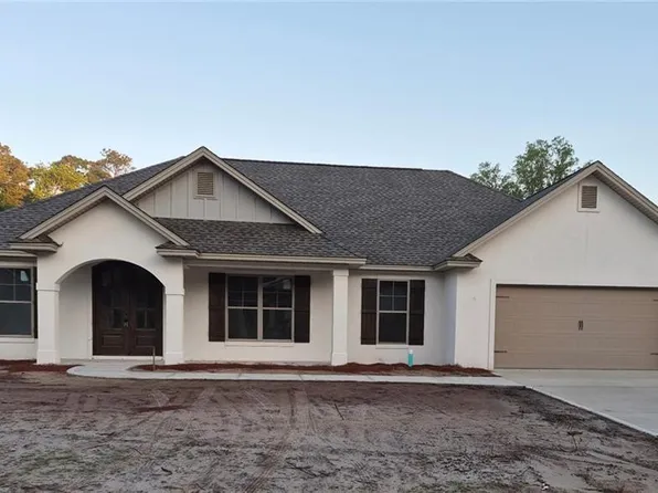 275 Country Walk Cir, Brunswick, GA 31525