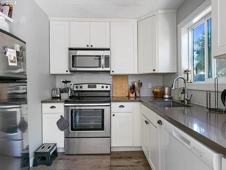 6847 N Seneca St #6847 — Photo 7