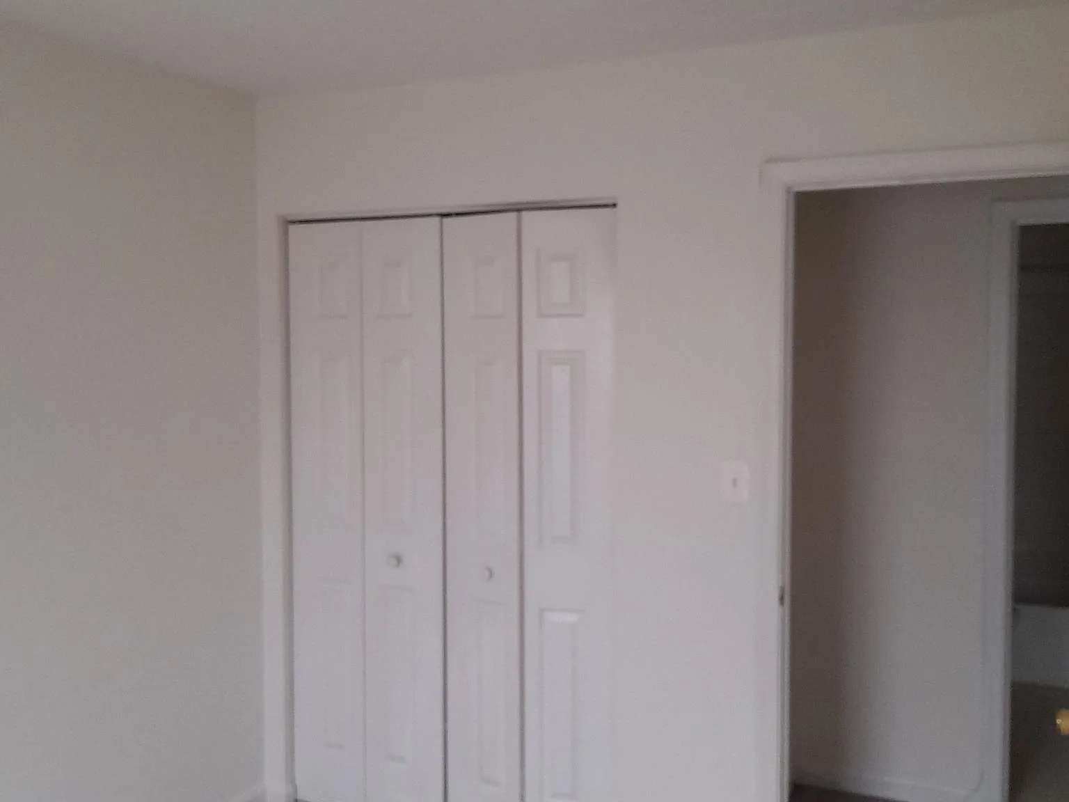 3 bed, 2.5 bath, 13100 sqft, $2,350 — Photo 3