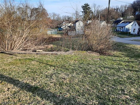 4th image of 447 Dewey Ave