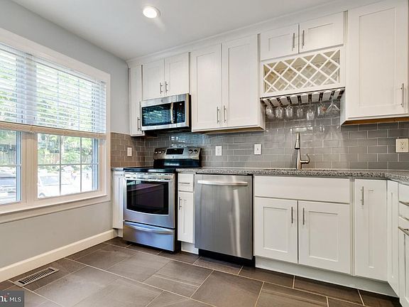 4th image of 5733 Heritage Hill Ct