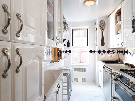 2nd image of 6638 Yellowstone Blvd #6F