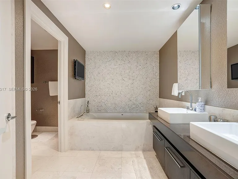 17121 Collins Ave #3304 — Photo 7