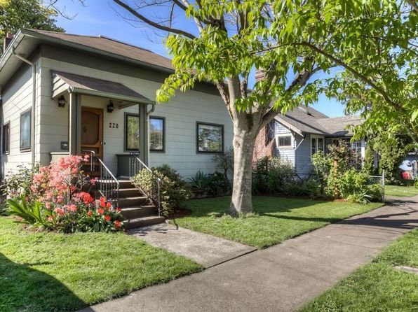 228 NW 11th St
