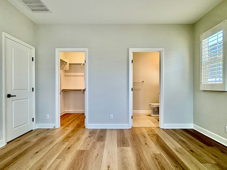 107 Omar — Photo 22