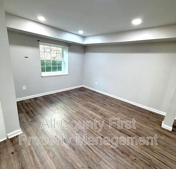 1093 Fayetteville Rd SE — Photo 8