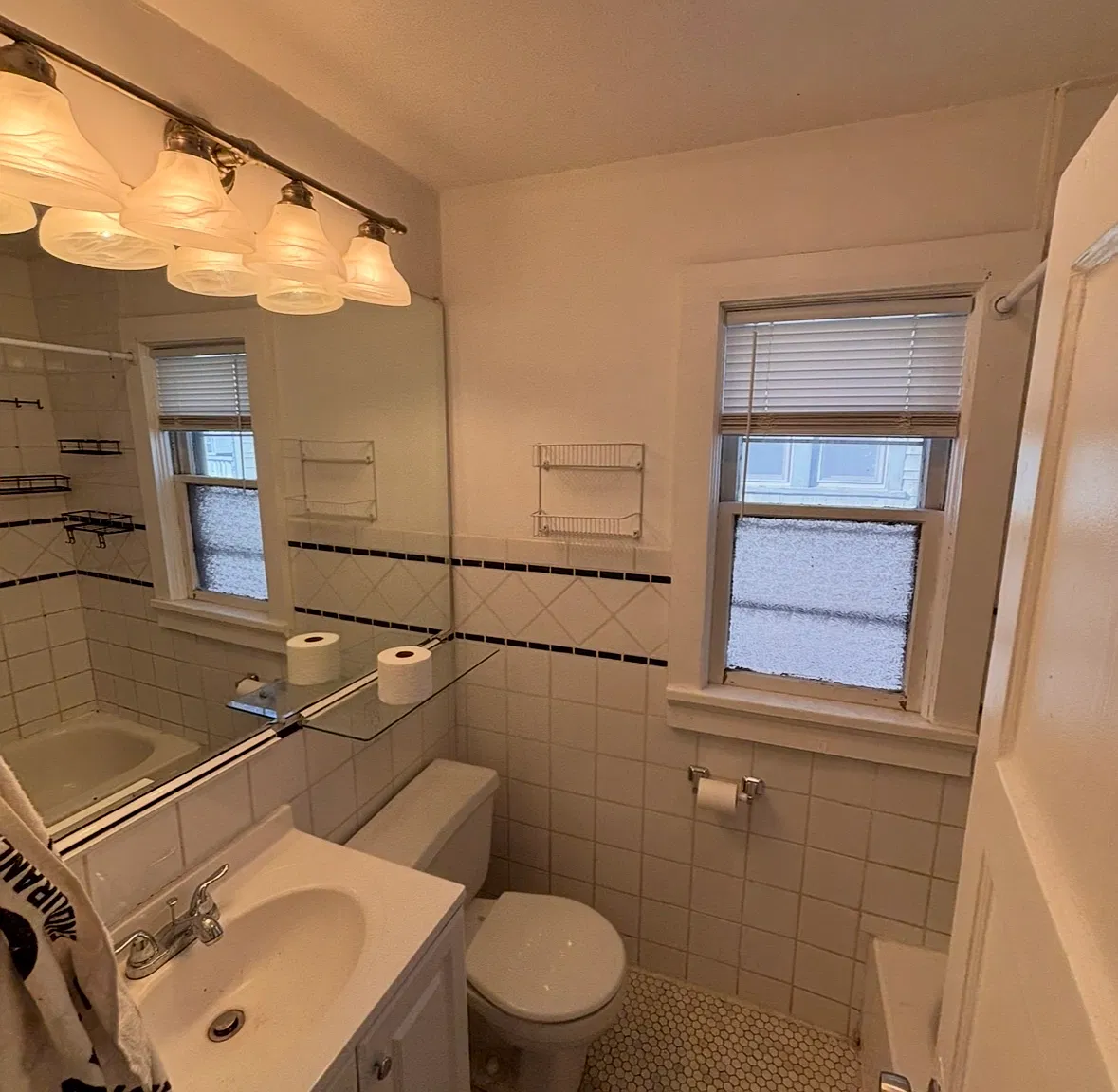 2 bed, 950 sqft, $1,500 — Photo 3
