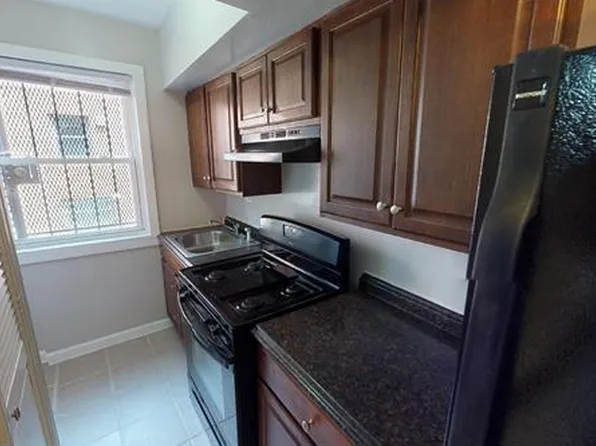 810 Chesapeake St SE APT 203, Washington, DC 20032