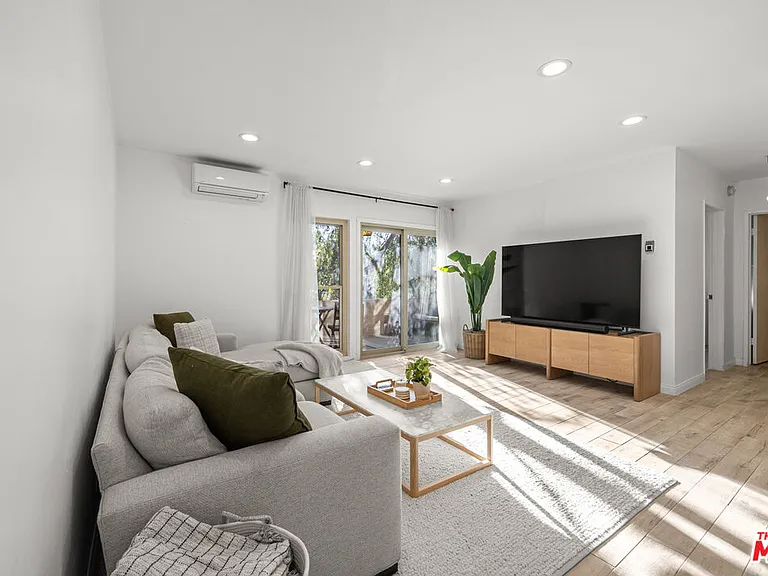 5651 Windsor Way #101 — Photo 4