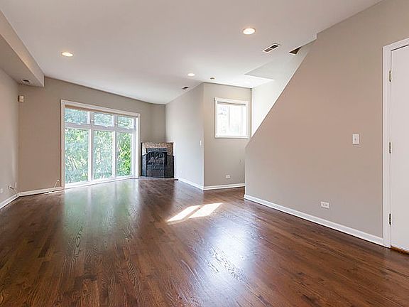 2nd image of 1270 N Wood St #2