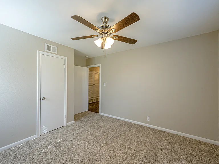 105 Dupont Cir — Photo 34