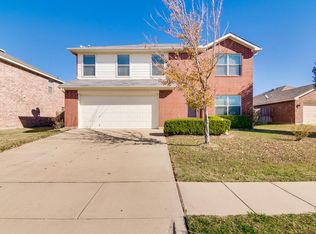 8211 Leaning Oak Ct, Arlington, TX 76002