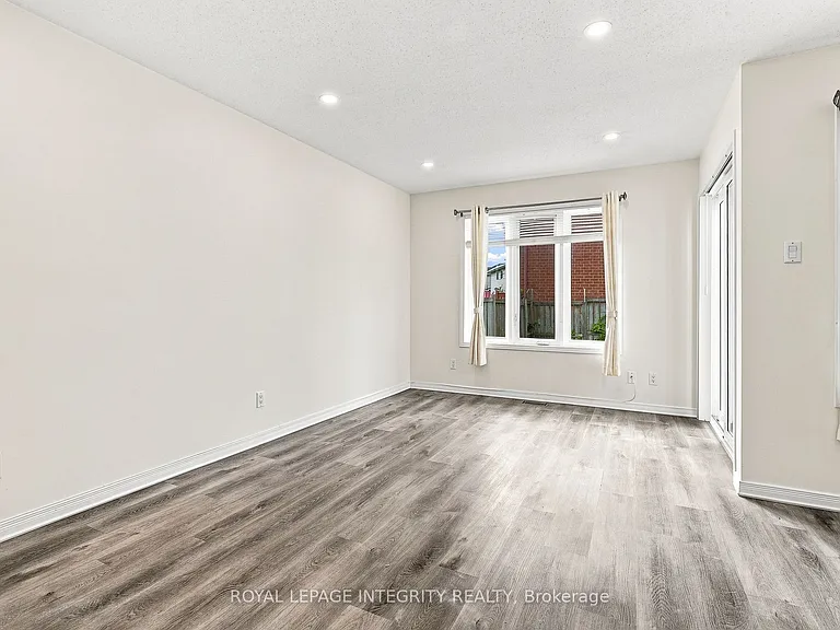 6 Crystal Park Cres — Photo 12