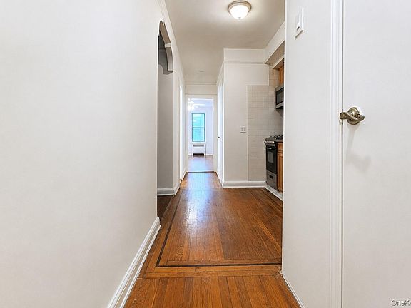 3rd image of 16710 Crocheron Ave APT 2N
