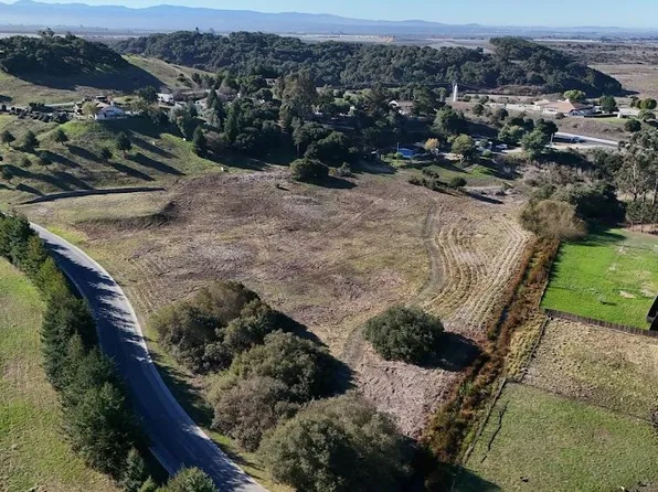 10706 Country Meadows Rd, Salinas, CA 93907