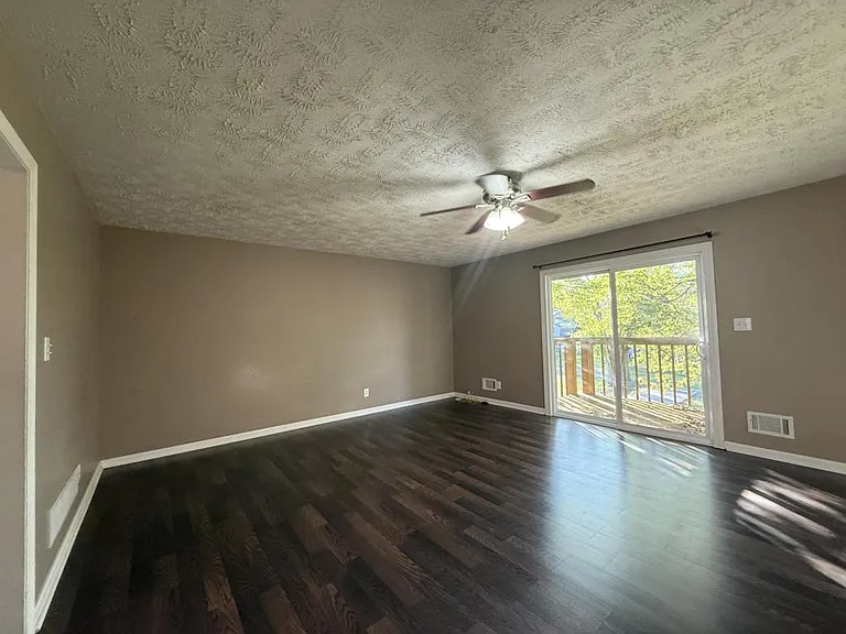 1402 N Miles St — Photo 5