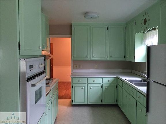 3rd image of 1021 W Colonial Park Dr