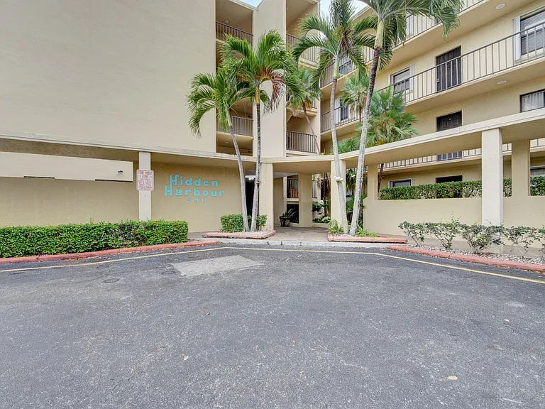 890 N Federal Hwy #103 — Photo 44