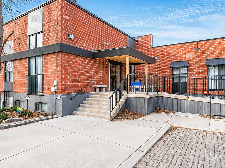 238 Campbell St — Photo 1