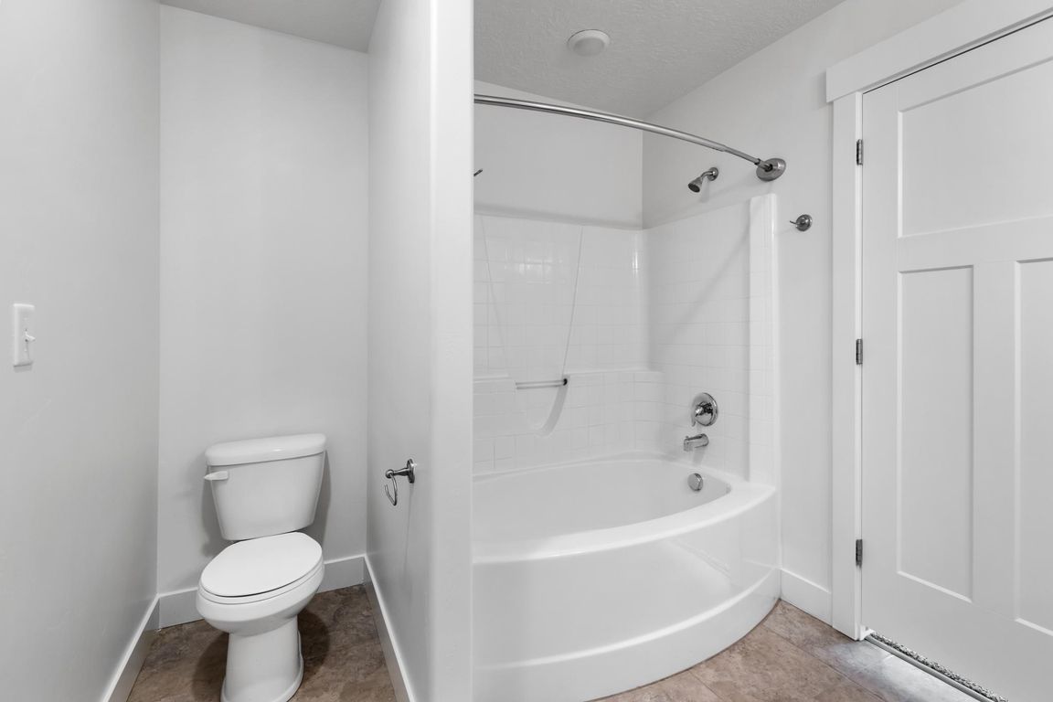 Extra Large Tub in Master Bath