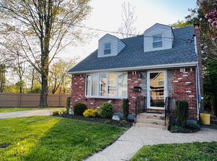 91 Main Pkwy E, Plainview, NY 11803