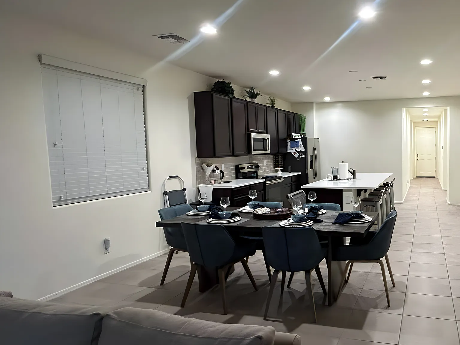 3 bed, 1.0 bath, 2046 sqft, $1,364 — Photo 4
