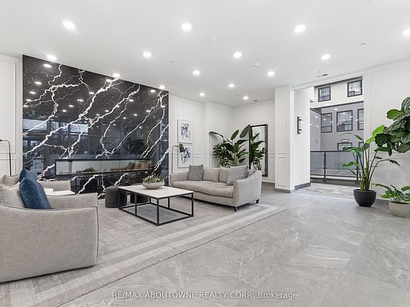 4th image of 71 Wyndham St S #506