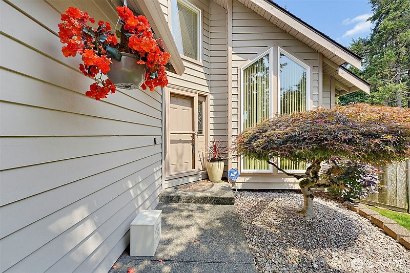 3rd image of 1105 SW 352nd Street