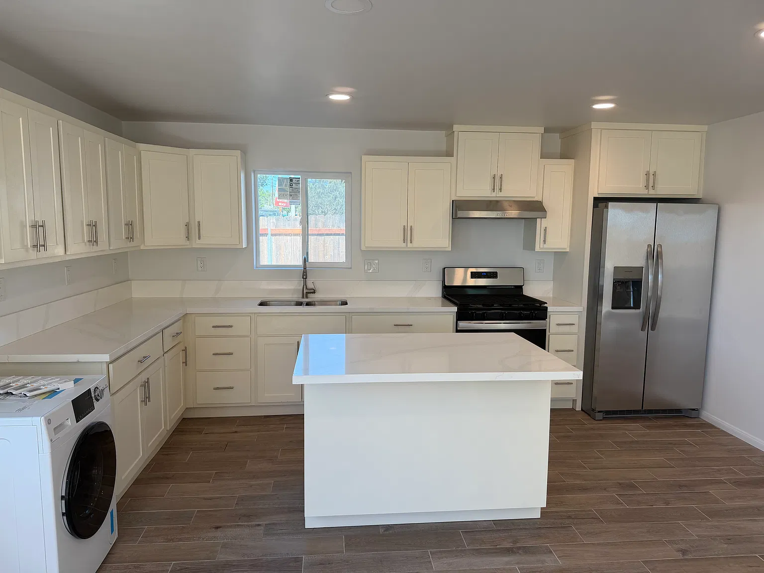 3 bed, 1200 sqft, $3,550 — Photo 2