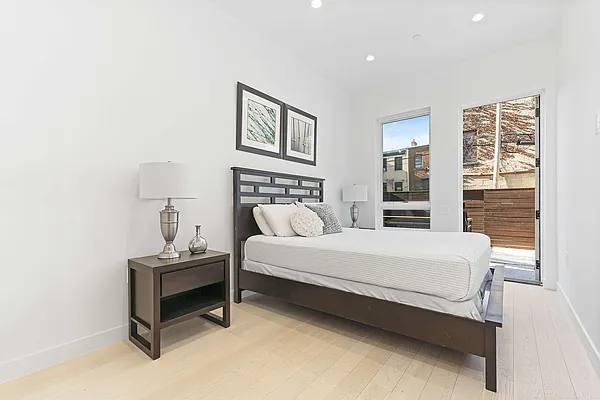 Sold by Compass | media 25