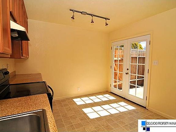 Kitchen w/ patio assess