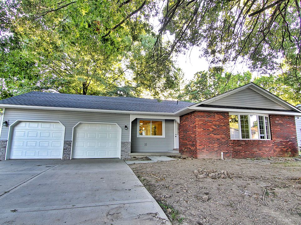 2nd image of 202 Stevens Pl