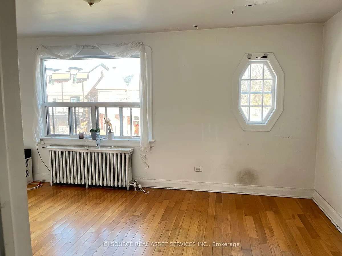 Building Photo - 56 Markham St #2