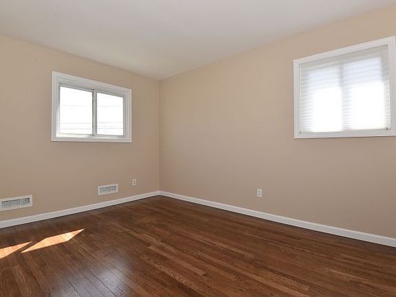 5th image of 73 Dahlia Ln