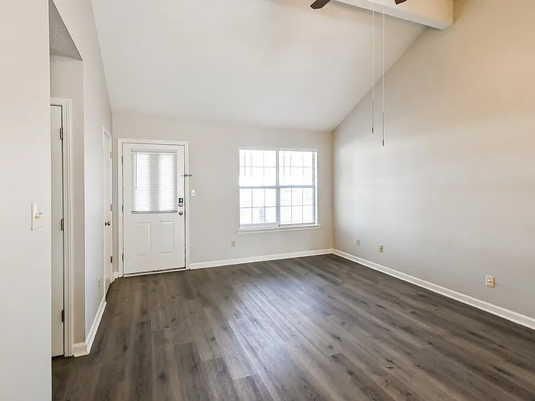 6392 Manchester Dr — Photo 3
