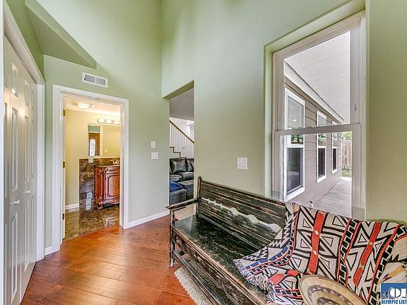 3rd image of 1327 Caroline St #1329