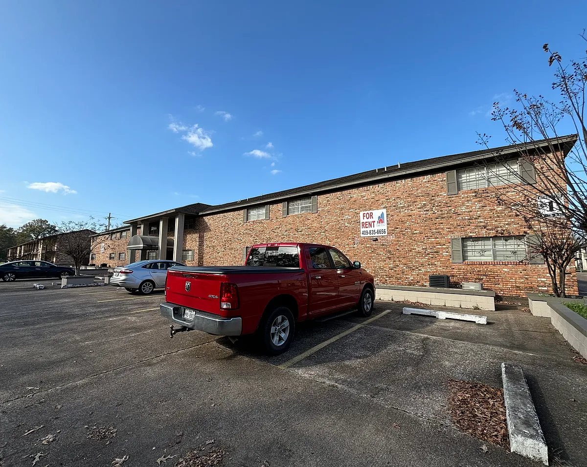 Building Photo - 6810 Prutzman St