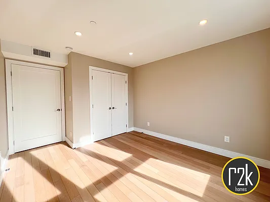 Rented by Realty 2000 Corp | media 13