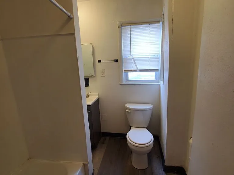 612 10th St. - 3 Unit — Photo 8