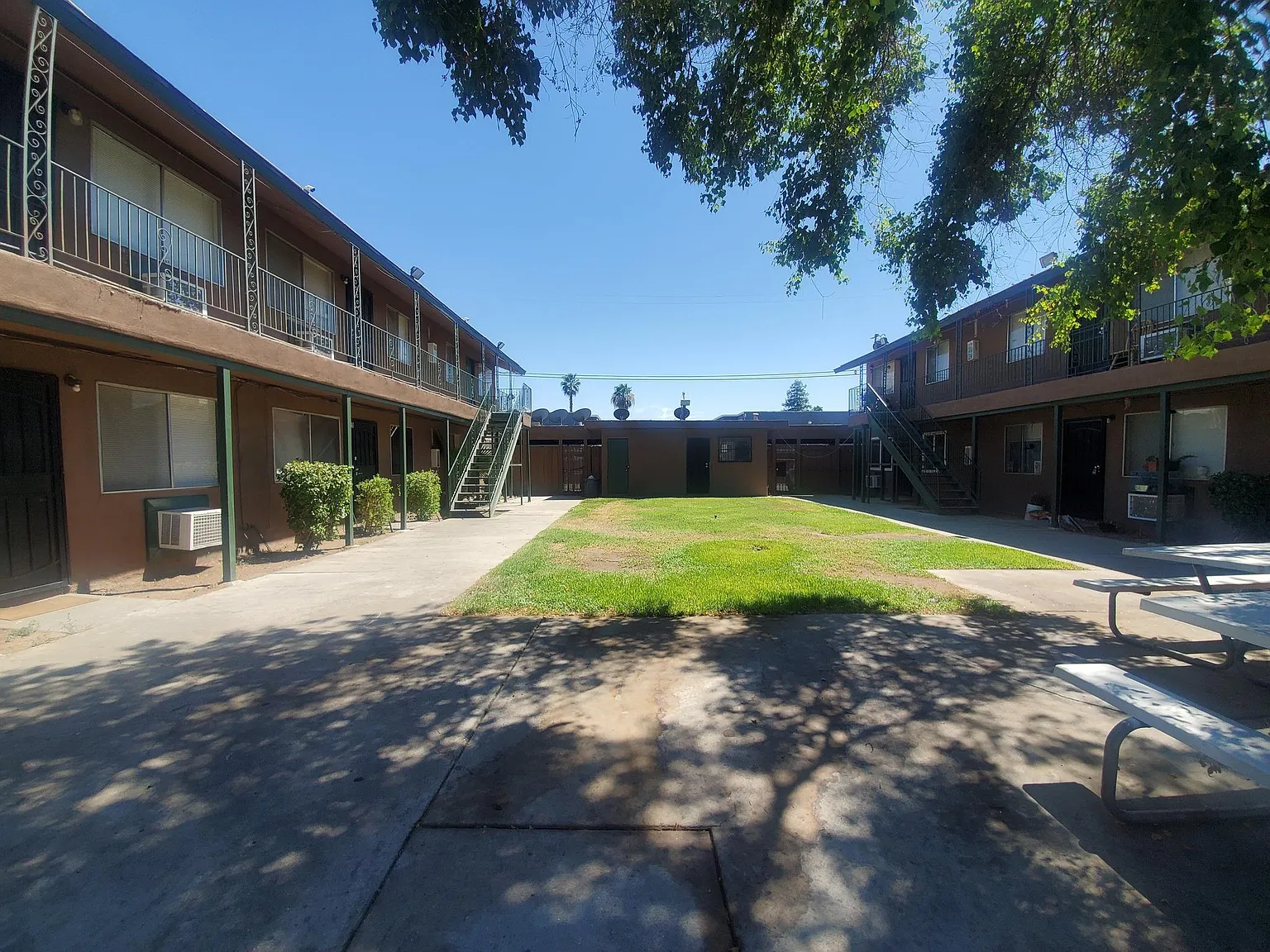 2 bed, 740 sqft, $1,120 — Photo 2